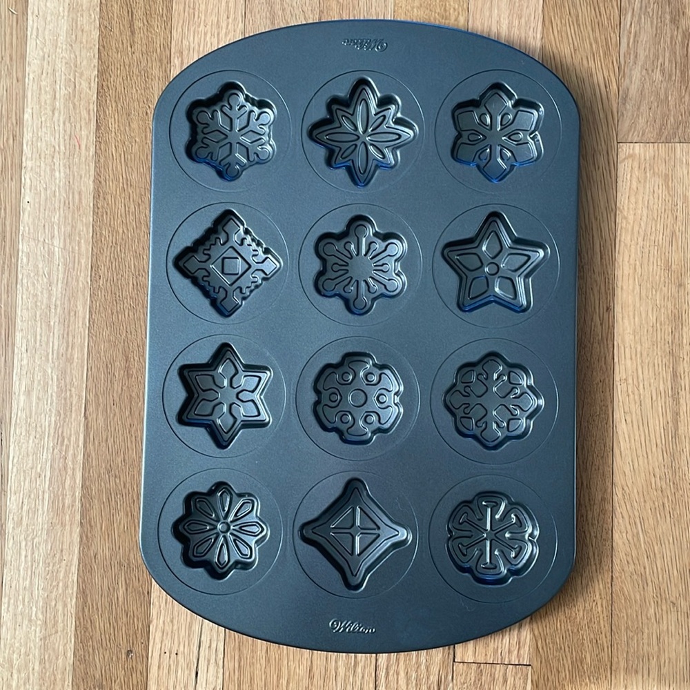 Wilton cookie mold pan holiday